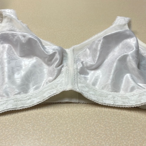 Playtex Intimates & Sleepwear A Womans Playtex Bra Poshmark